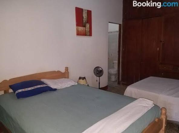 Casa Lucys Hostal Гранада Экстерьер фото